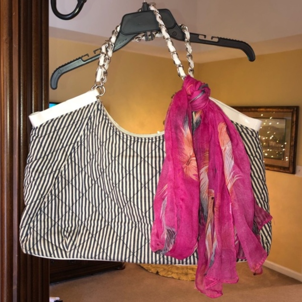 Adorable Handbag EXCELLENT CONDITION